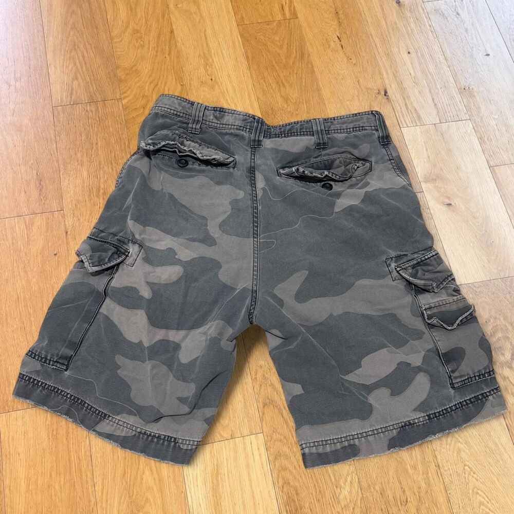 Urban Pipeline Up Grey Camo Cargo Shorts Mens 33 Y2K Skater Baggy Utility - Picture 5 of 7